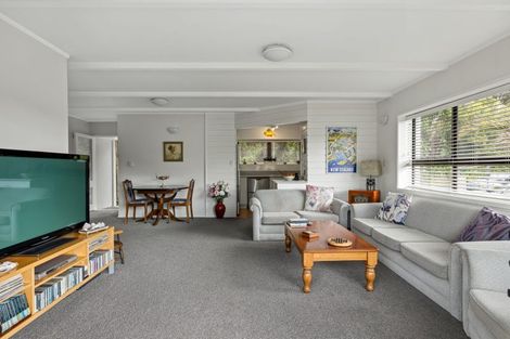 Photo of property in 6 Waiwera Road, Waiwera, Orewa, 0994
