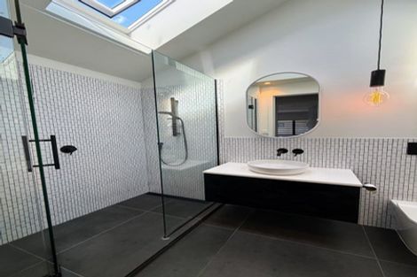 Photo of property in 31 Oakpark Place, West Harbour, Auckland, 0618