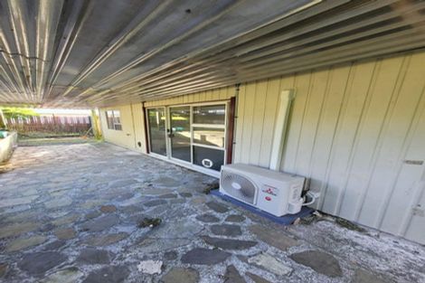 Photo of property in 15 Edgecombe Street, Newlands, Wellington, 6037