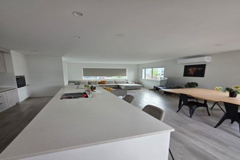 Photo of property in 7 Vinistra Road, Kumeu, 0810