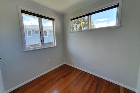 Photo of property in 6 Ozich Avenue, Te Atatu South, Auckland, 0610