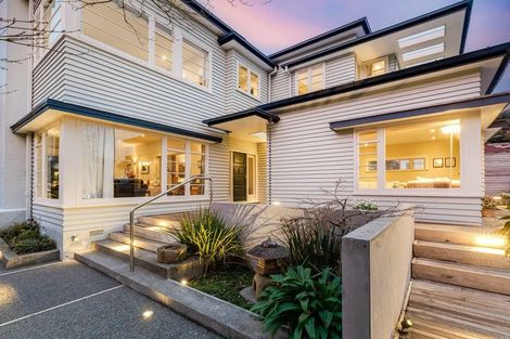 Photo of property in 33 Cheviot Road, Lowry Bay, Lower Hutt, 5013