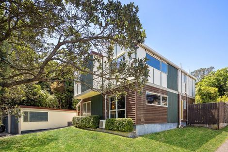 Photo of property in 40 Glanmire Road, Newlands, Wellington, 6037