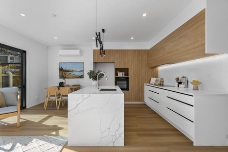 Photo of property in 37 Corunna Road, Milford, Auckland, 0620