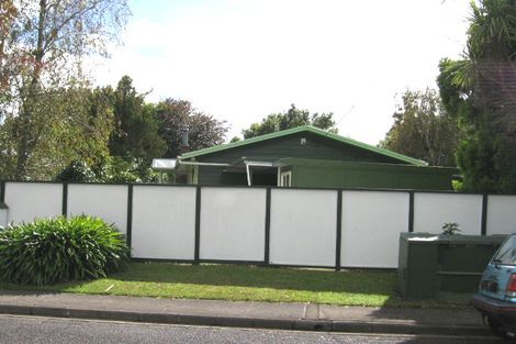 Photo of property in 14 Enderby Drive, Te Atatu Peninsula, Auckland, 0610