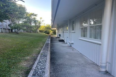Photo of property in 2/7 Dakota Avenue, Beach Haven, Auckland, 0626