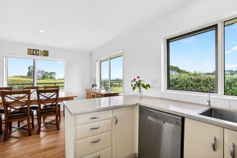 Photo of property in 1014 South Head Road, South Head, Helensville, 0874