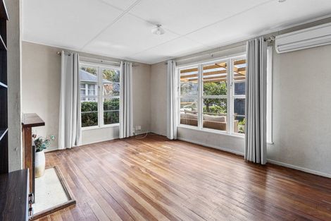 Photo of property in 90 Huatoki Street, Vogeltown, New Plymouth, 4310