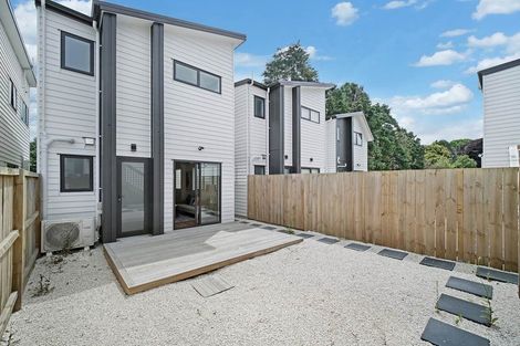 Photo of property in 15 Riverview Road, New Lynn, Auckland, 0600