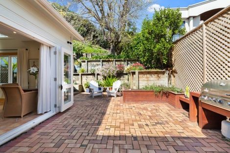 Photo of property in 210 Oriental Parade, Oriental Bay, Wellington, 6011