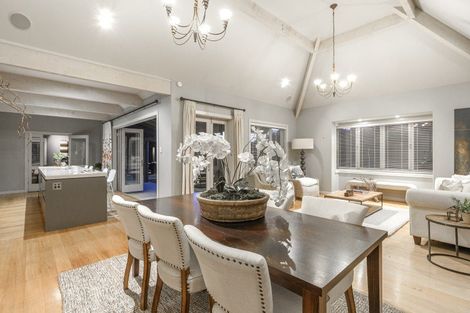 Photo of property in 247 Devonport Road, Tauranga, 3110