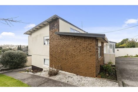 Photo of property in 2/58 Pupuke Road, Hillcrest, Auckland, 0627