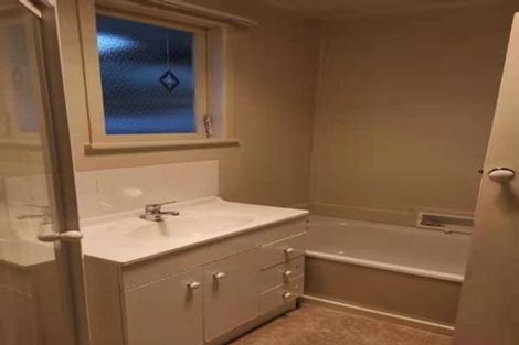 Photo of property in 112 Edgewater Drive, Pakuranga, Auckland, 2010