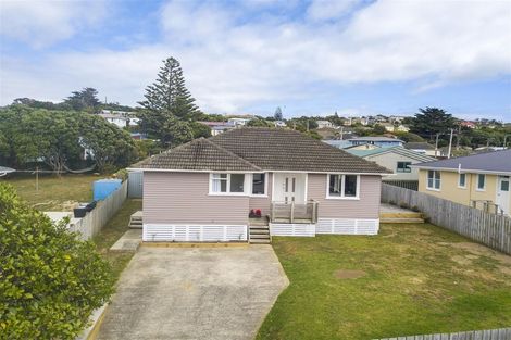 Photo of property in 2a Taupiri Crescent, Titahi Bay, Porirua, 5022