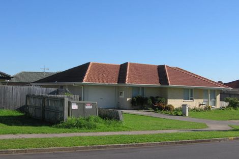 Photo of property in 28 Frank Bunce Grove, Flat Bush, Auckland, 2019