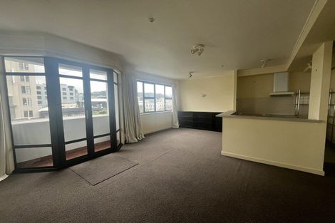 Photo of property in 17 Kent Terrace - Kent Apartments, 3e/16 Kent Terrace, Mount Victoria, Wellington, 6011