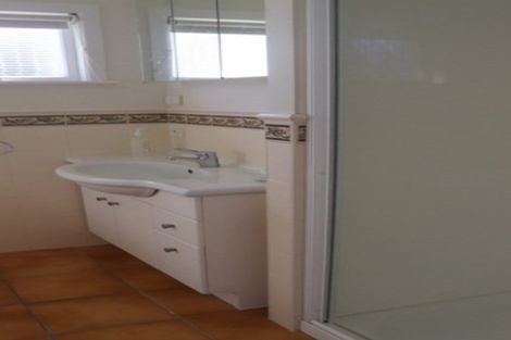 Photo of property in 49 Stewart Drive, Newlands, Wellington, 6037