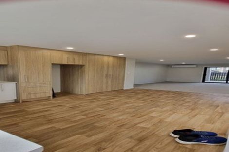 Photo of property in 2 Mikoikoi Crescent, Mangere Bridge, Auckland, 2022