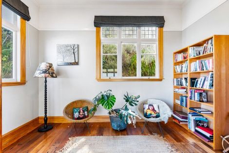 Photo of property in 16 Brewster Street, Bluff Hill, Napier, 4110