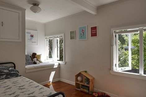 Photo of property in 72 Garden Road, Piha, New Lynn, 0772