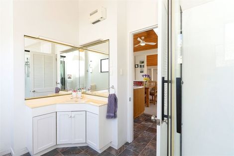 Photo of property in 2 Tahi Road, Paraparaumu Beach, Paraparaumu, 5032