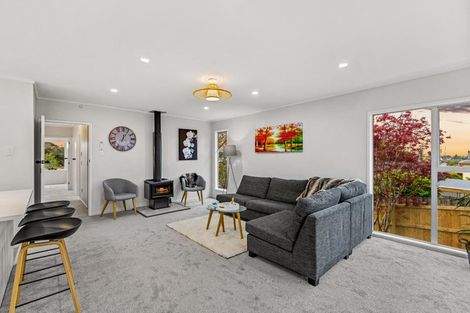 Photo of property in 17 Malmo Place, Massey, Auckland, 0614