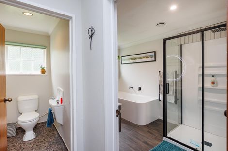 Photo of property in 158 Turitea Road, Fitzherbert, Palmerston North, 4472