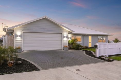 Photo of property in 2 Livingstone Drive, Papamoa Beach, Papamoa, 3118