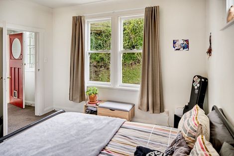 Photo of property in 24 Garden Road, Northland, Wellington, 6012