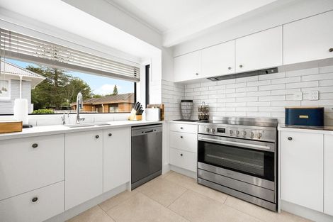 Photo of property in 2/58 Hillcrest Avenue, Hillcrest, Auckland, 0627