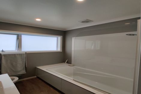 Photo of property in 20u2 Glanmire Road, Newlands, Wellington, 6037