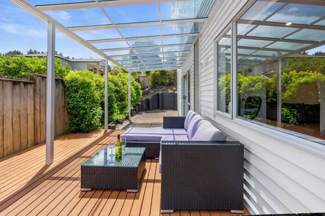 Photo of property in 31 Harrowglen Drive, Northcross, Auckland, 0632