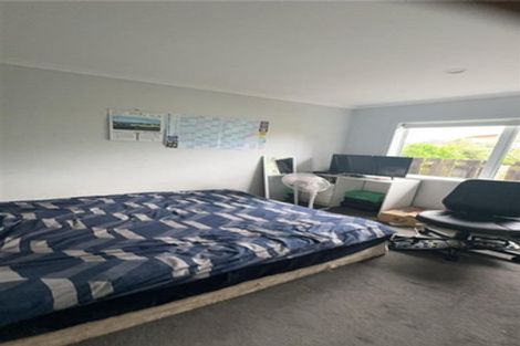 Photo of property in 16 Evans Road, Weymouth, Auckland, 2103