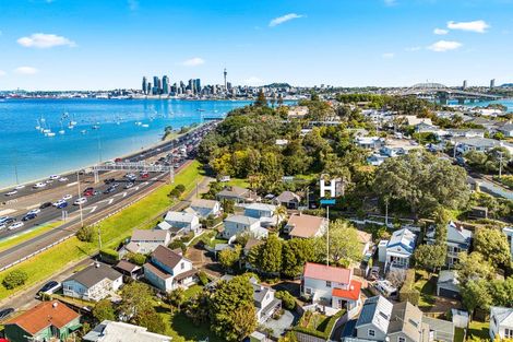 Photo of property in 4/14-26 Beach Road, Northcote Point, Auckland, 0627