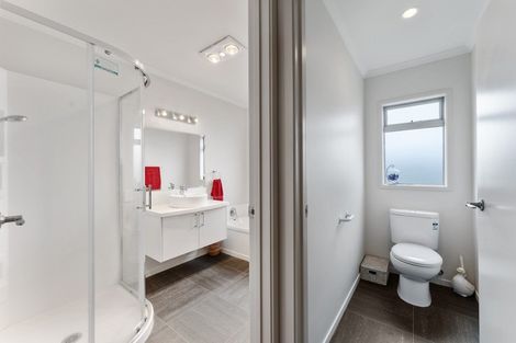 Photo of property in 27a Tukapa Street, Westown, New Plymouth, 4310