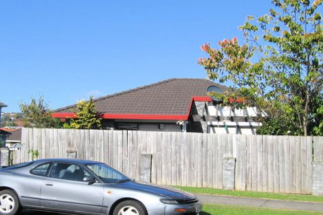 Photo of property in 1/6 Gillett Place, Botany Downs, Auckland, 2014