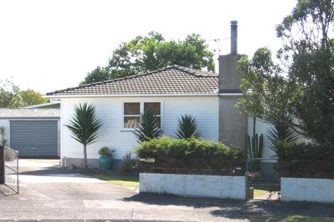 Photo of property in 6 Denyer Place, New Lynn, Auckland, 0600