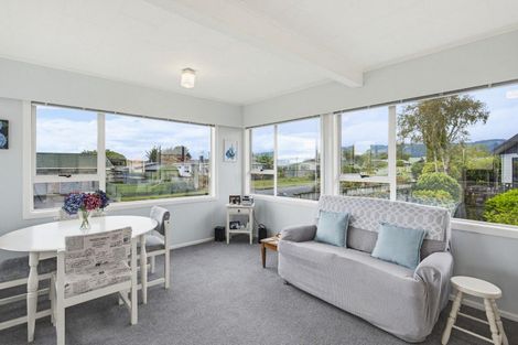 Photo of property in 24 Featherston Street, Levin, 5510