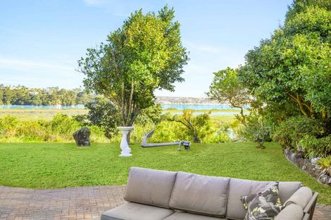 Photo of property in 28 Dawnhaven Drive, Te Atatu Peninsula, Auckland, 0610