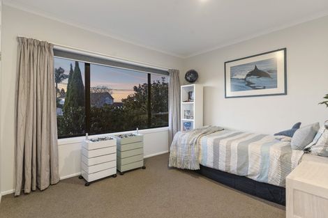 Photo of property in 6 Liston Crescent, Cockle Bay, Auckland, 2014