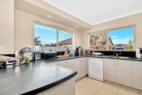 Photo of property in 15 Golden Courie Close, Papamoa Beach, Papamoa, 3118