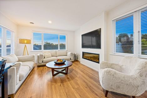 Photo of property in 1/30 Selwyn Crescent, Forrest Hill, Auckland, 0620