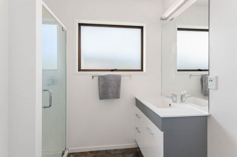Photo of property in 8 Taurus Place, Kawaha Point, Rotorua, 3010