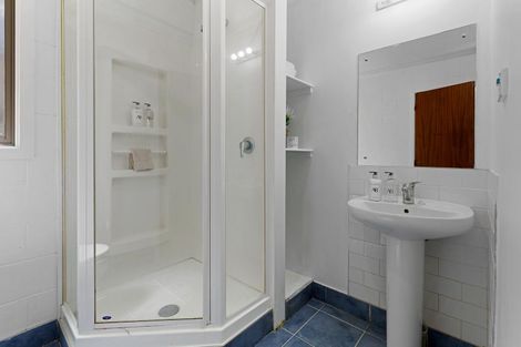 Photo of property in 9 Robin Lane, Browns Bay, Auckland, 0630