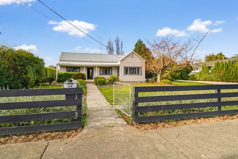 Photo of property in 24 Bennett Street, Waipawa, 4210