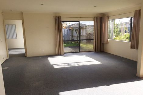 Photo of property in 4 Ettrick Lane, Papakura, 2110