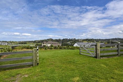 Photo of property in 9 Ridgelea Road, Long Bay, 0792