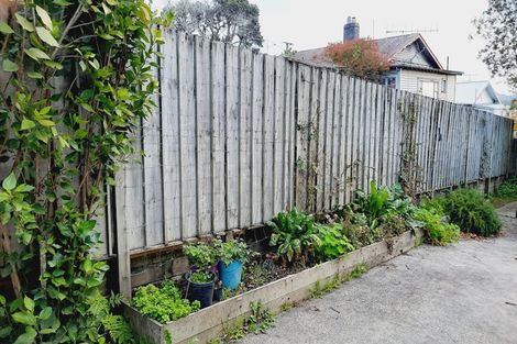 Photo of property in 38 Porter Crescent, Helensville, 0800