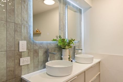 Photo of property in 10 Hobday Lane, Mount Pleasant, Christchurch, 8081