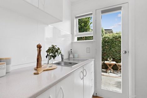 Photo of property in 31 Ngaio Gorge Road, Ngaio, Wellington, 6035